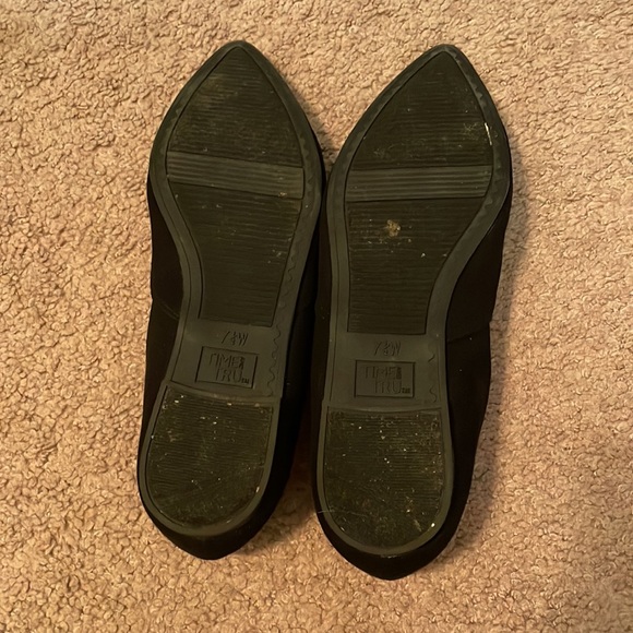 💖 Black Pointed Toe Flats - Picture 2 of 2